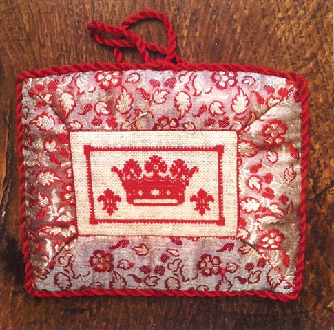 Crown Needle Minder Pouch